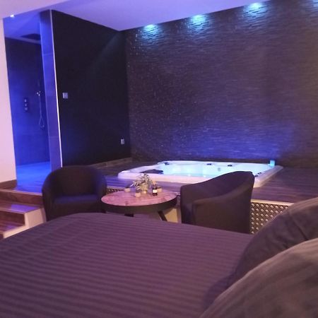 Chambre Romantique Avec Spa Privatif Ferriere-la-Grande Exterior photo