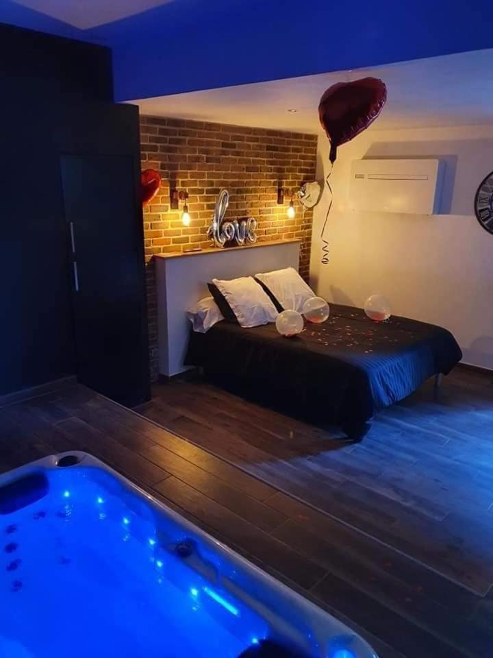 Chambre Romantique Avec Spa Privatif Ferriere-la-Grande Exterior photo