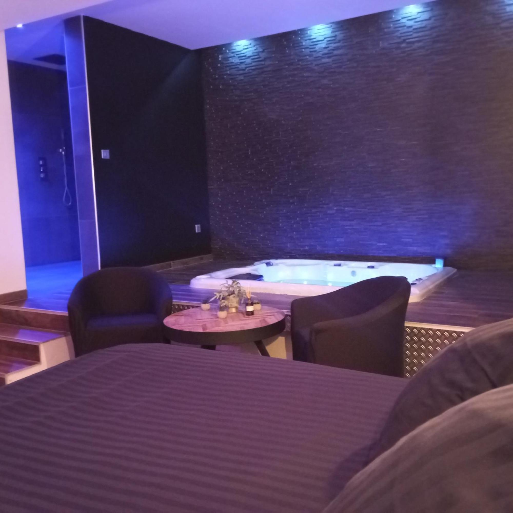 Chambre Romantique Avec Spa Privatif Ferriere-la-Grande Exterior photo